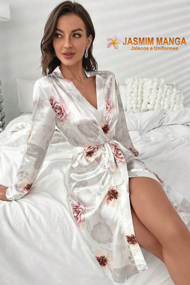 Robe floral, manga comprida. Tecido de cetim, gramatura leve,  Cor branca, estampa floral. REF. JASMIM MANGA FLORAL BRANCA