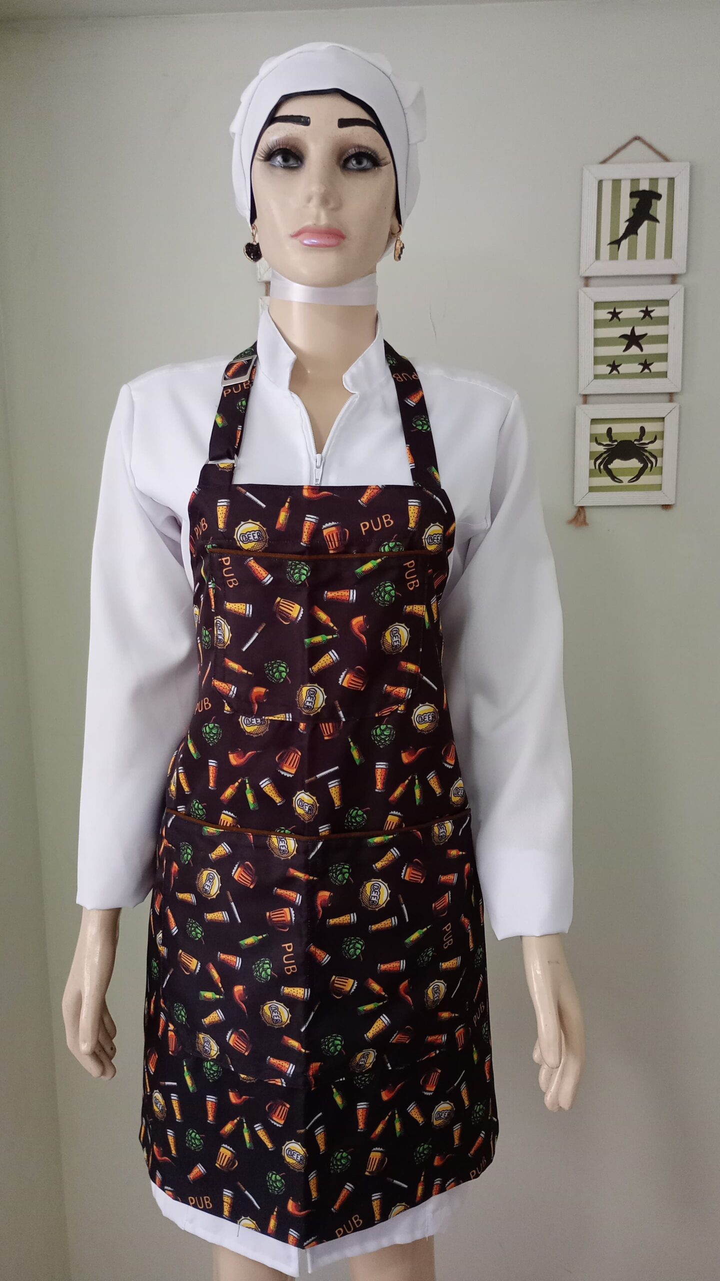 Avental Pub em tecido Gabardine com viés marrom no bolso